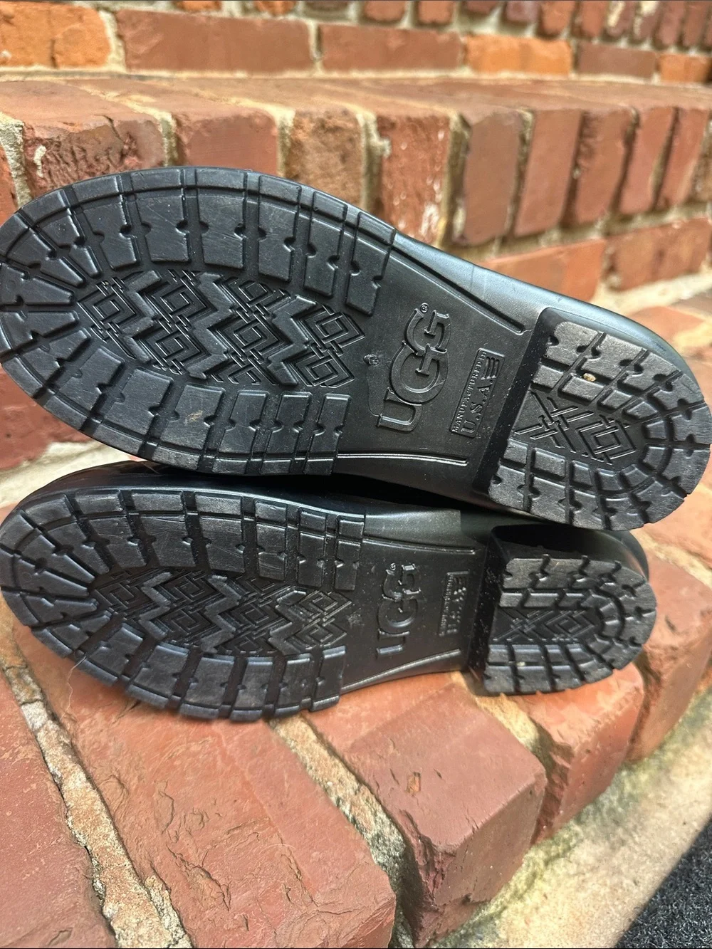 UGG sleek glossy